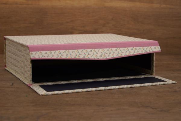 Stapelbox Zenzi mit Blümchenmotiv